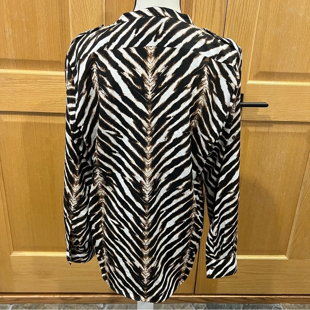 Calvin Klein Chevron Zebra Print Roll Tab Sleeve Blouse L EUC - Picture 5 of 12